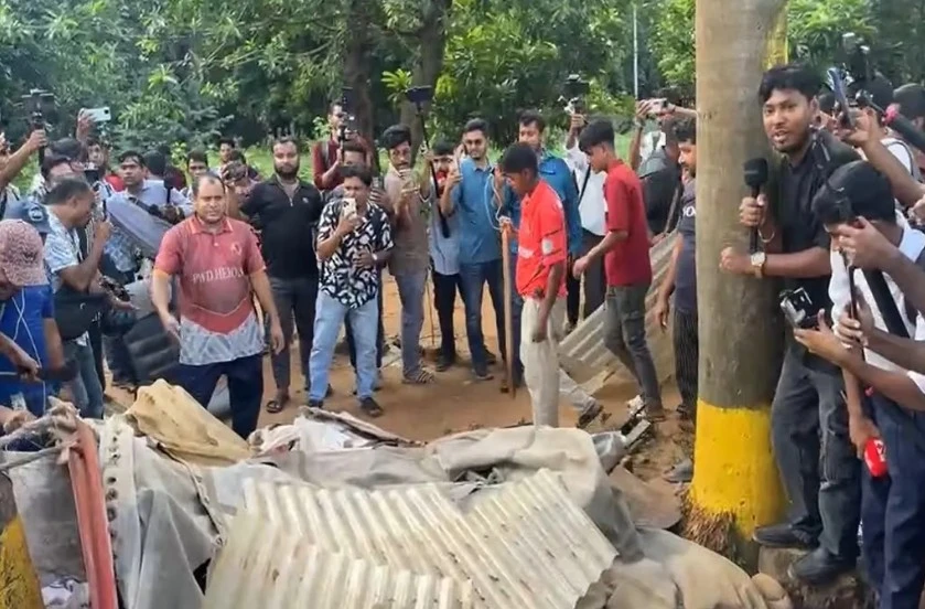 ভেঙে দেওয়া হলো সোহরাওয়ার্দী উদ্যানের কথিত মসজিদ
